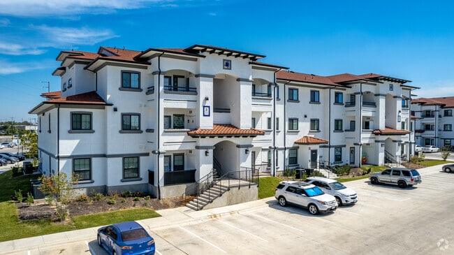 Building Photo - Majestic Ranch Rental