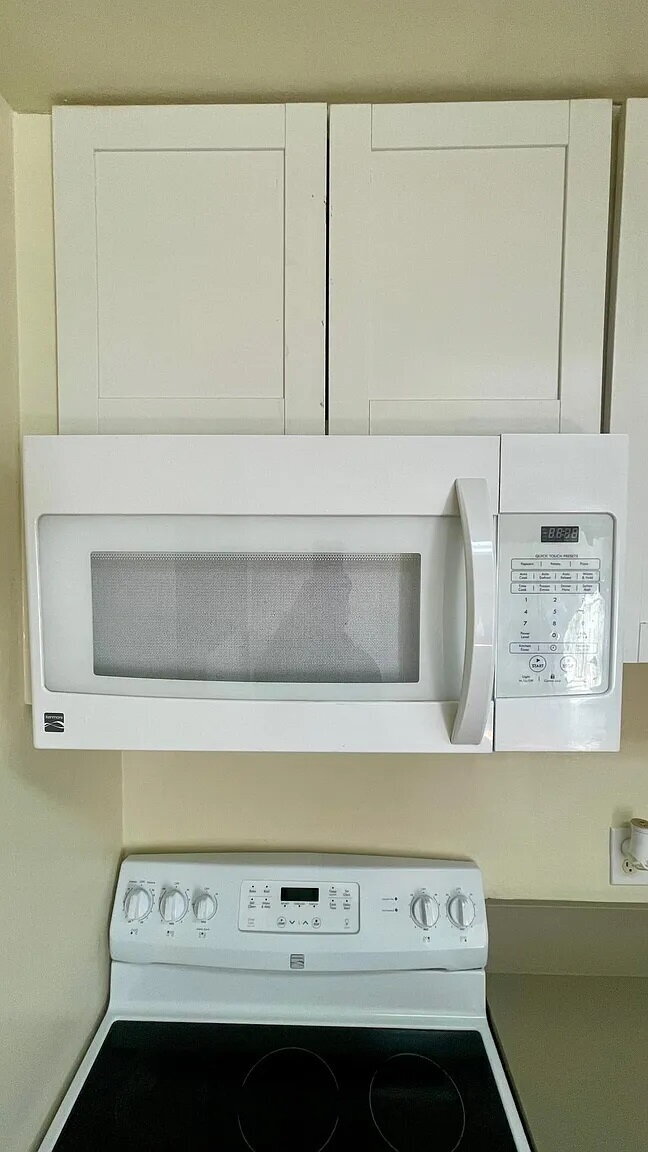 Building Photo - Comfy Living Space: Move right in and enjo... Unit US4 Rental