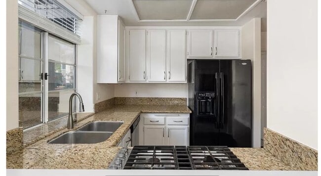 granite kitchen w/ refrigerator - 3432 Cameo Dr Unit #59