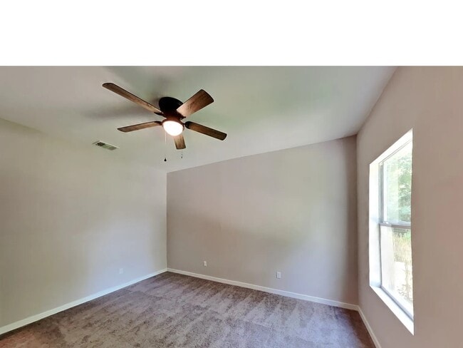 Photo - 138 Hess St