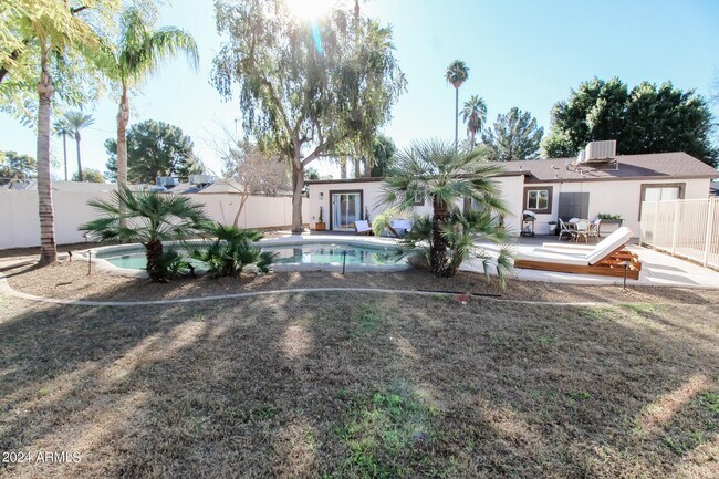 Photo - 4028 E Lewis Ave