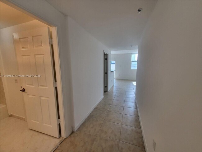 Photo - 119 SW 6th Ave Unidad 606