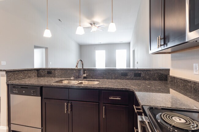 2BR,2BA,-1184SF, The Starboard