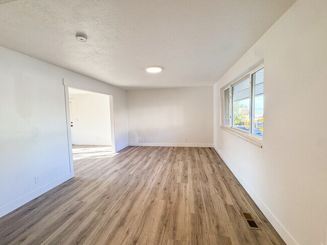 Photo - 1340 E Navajo Dr House