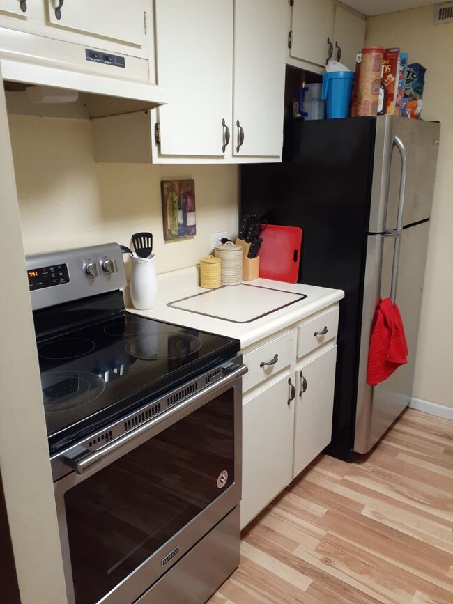 Photo - 3222 Sanders Rd Unidad 1F