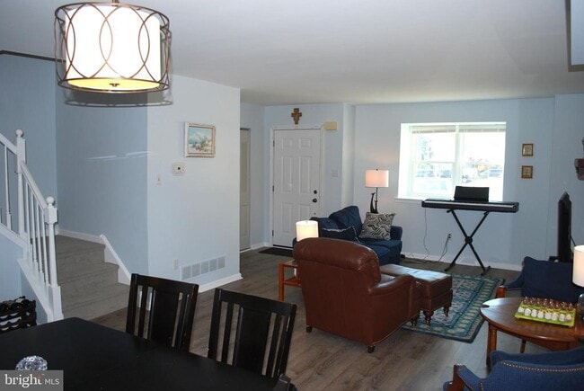 Photo - 290 Lawndale Ave