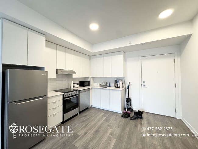 Photo - Modern 1-Bedroom Condo with Parking, Locker & Balcony – Only Hydro – York Unit 408