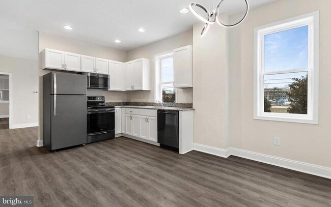 Photo - 300 E Front St