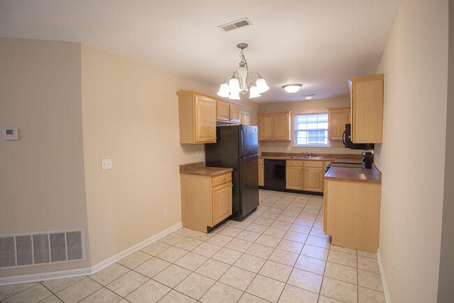 Photo - 1881 Field St