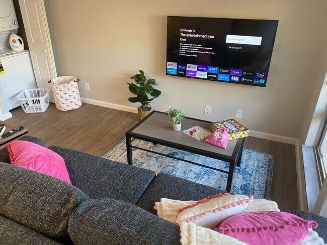 Photo - 107 E Springfield