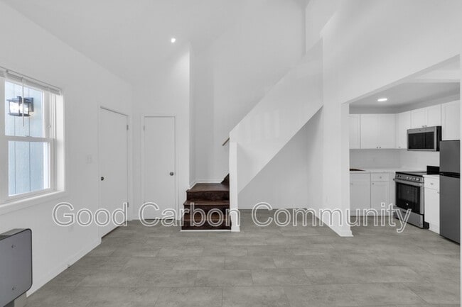 Building Photo - 209 Summer St Unit Loft