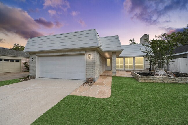 Photo - 5 Tiffany Square