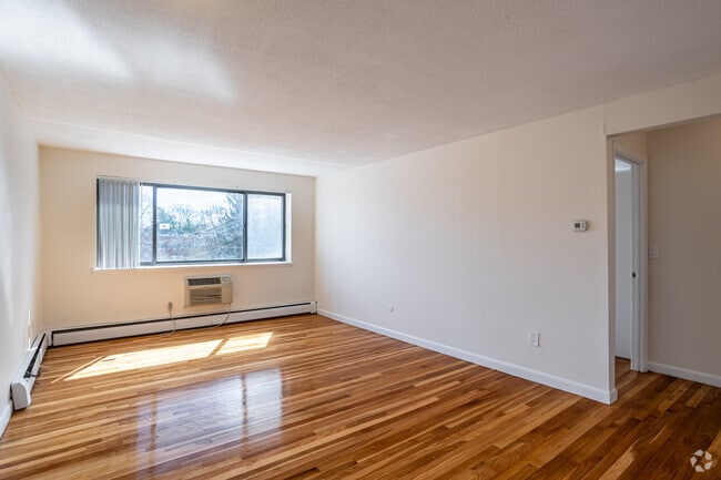 2 habitaciones, 1 baño - 1000 pies cuadrados - Dustin Street Apartments