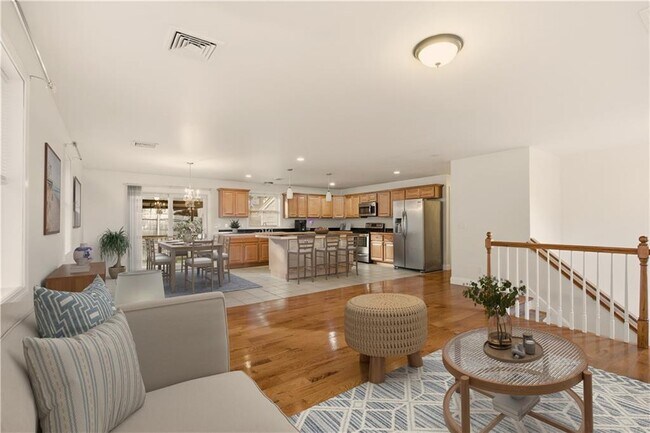 Photo - 37 Thayer St