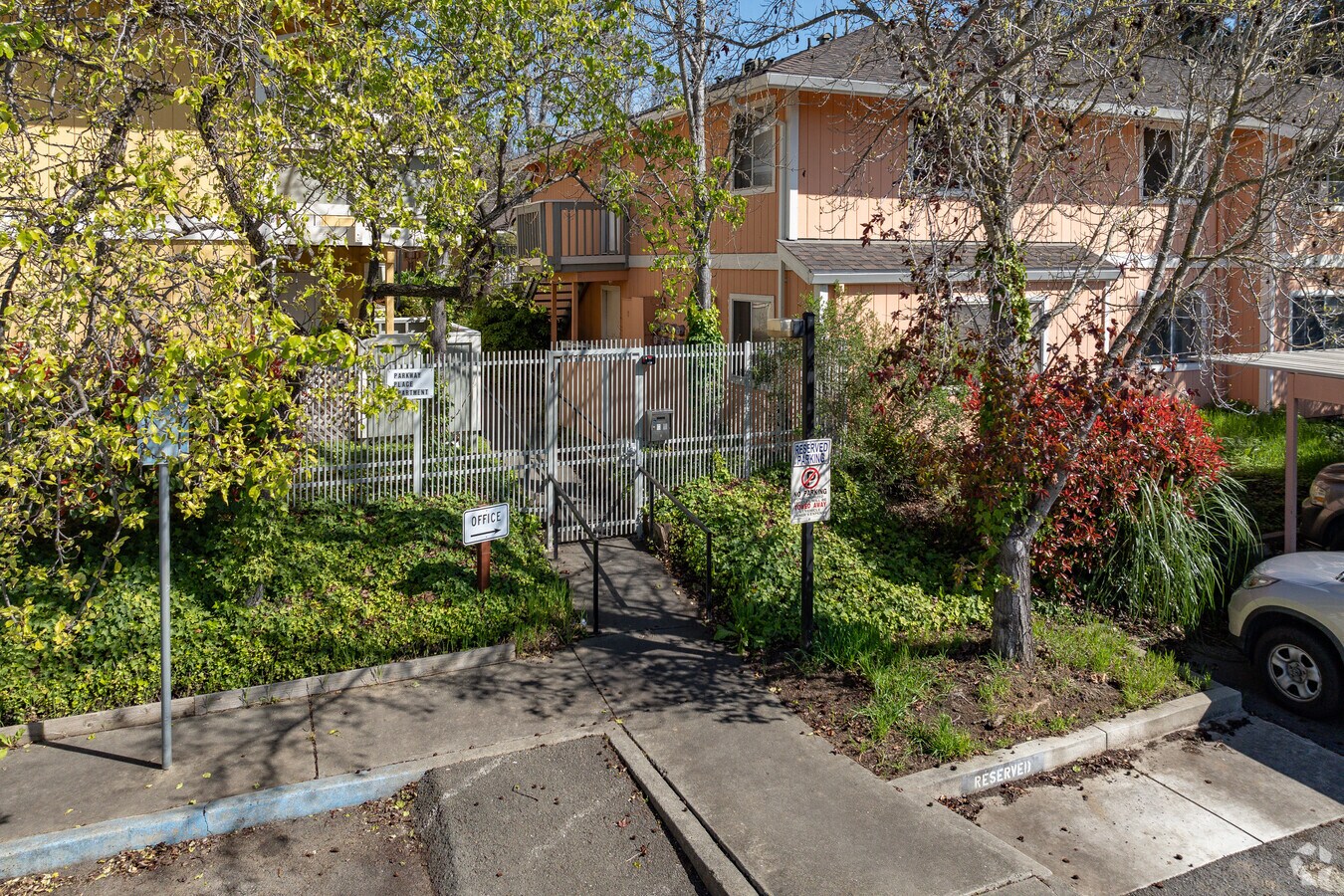 Privado - Parkway Place