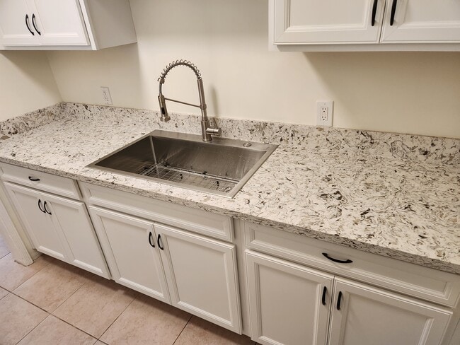 Photo - 12019 Ocean Park Blvd Unidad 12019