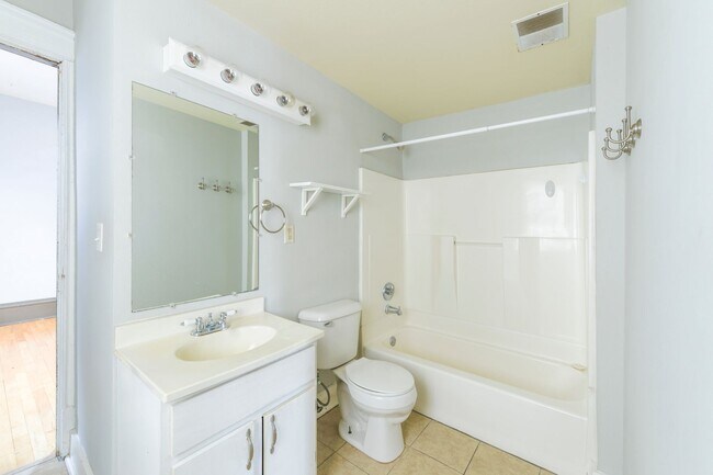 Photo - 2212 Glenwood Ave Unit 1