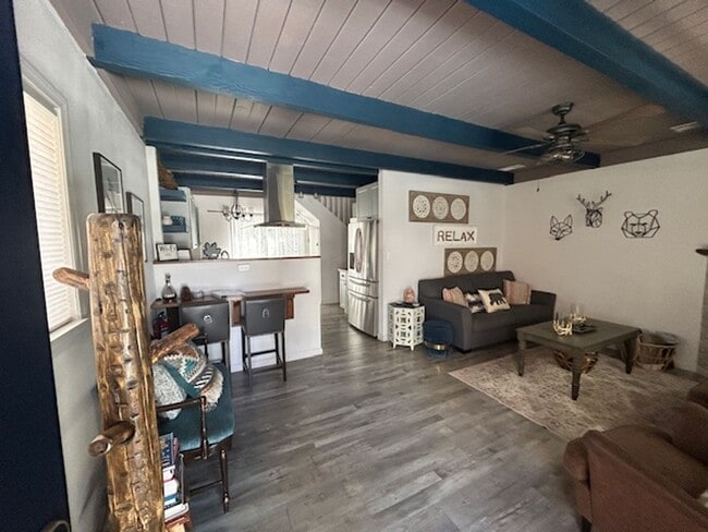 Photo - 3 bed / 2 bath furnished home.  6 month re...