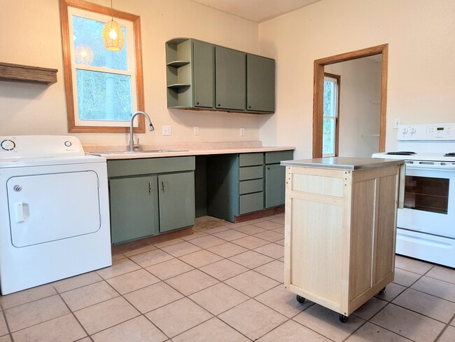 Photo - 2705 College Dr