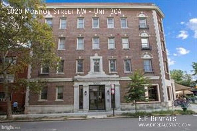 Building Photo - 1020 Monroe St NW Unit 304