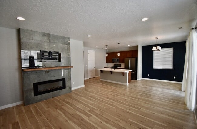 Photo - 968 Spruce Willow Wy
