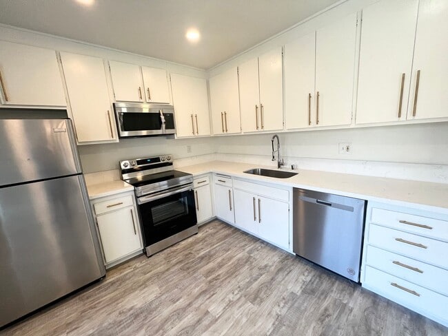 Photo - 3359 Mentone Ave Unidad 6