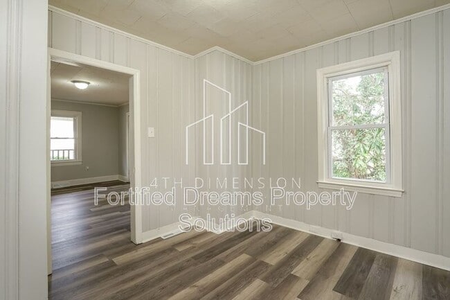 Photo - 2010 Temple St