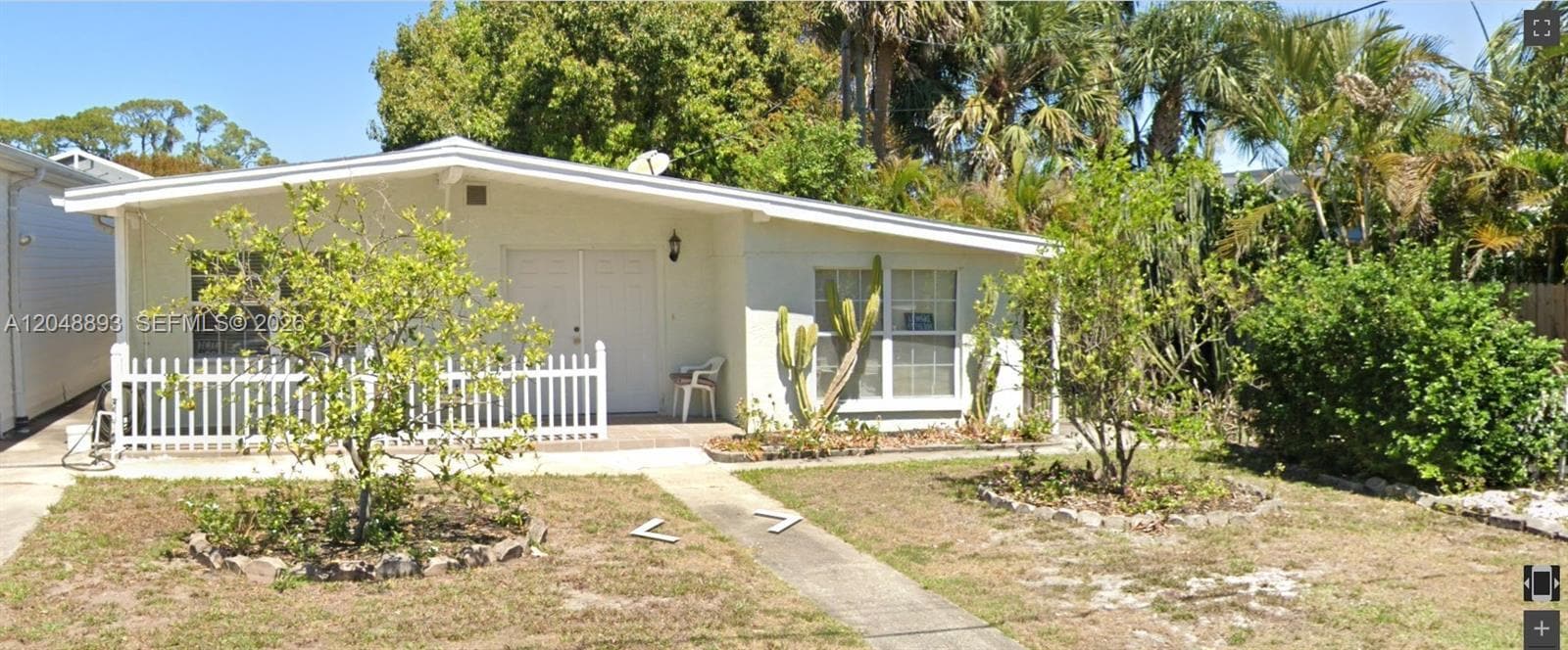 Photo - 111 Poinsettia Cir NE