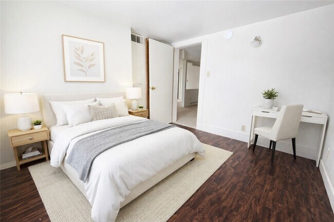 Photo - 130 E Elisha St