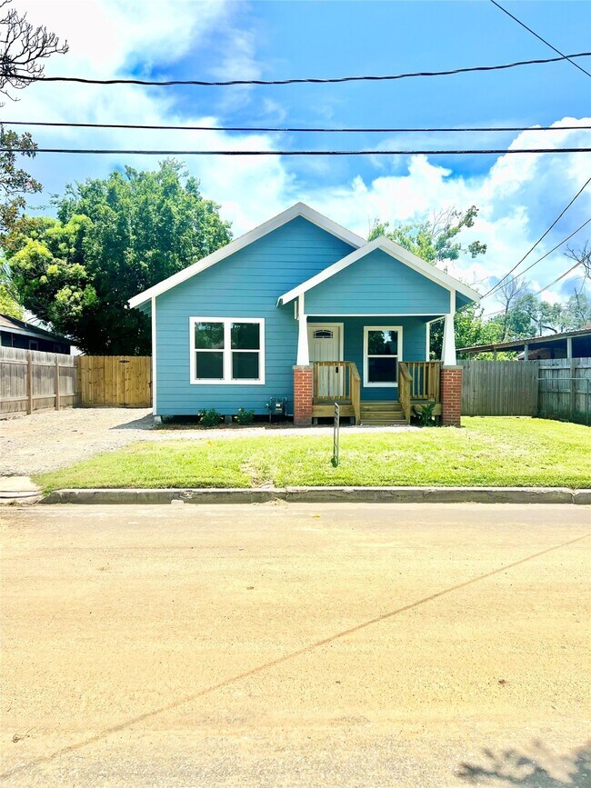 Photo - 305 Stimpson St