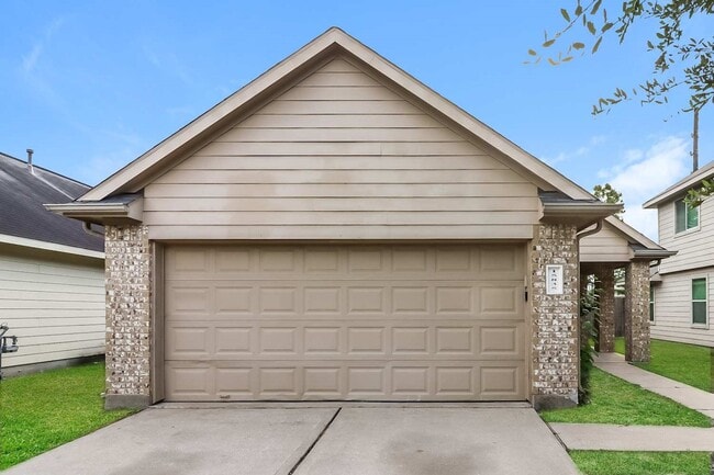 Building Photo - 15835 Regal Trace Ln Rental