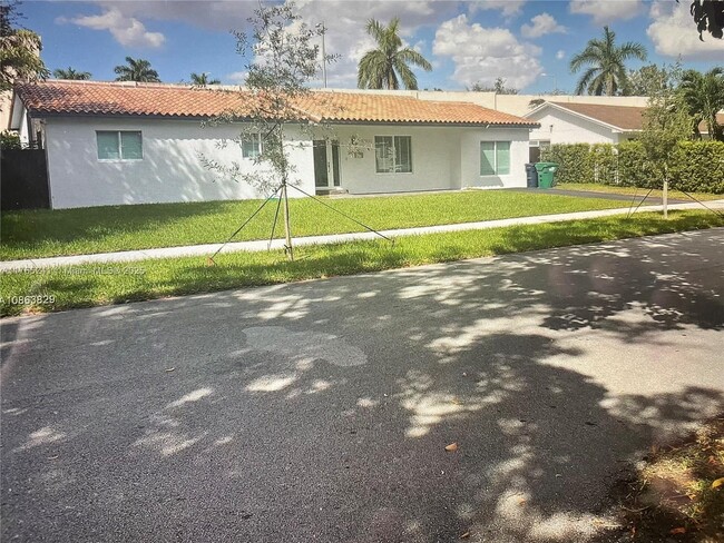 Photo - 10900 SW 107th Ave Casa