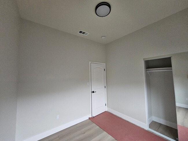 Building Photo - 886 Barri Dr