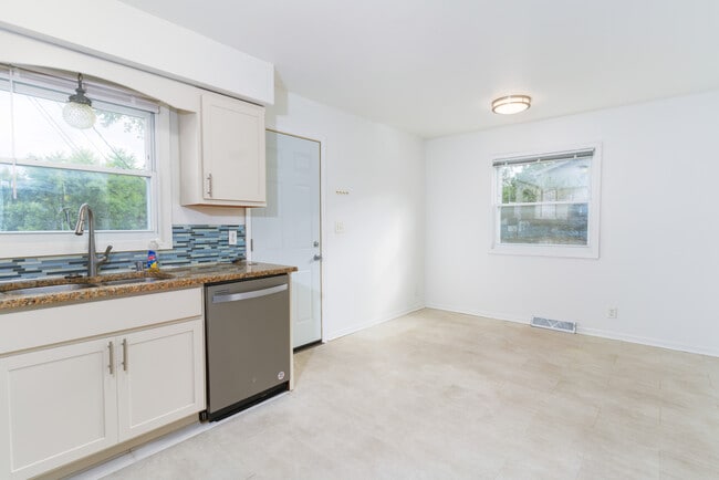 Photo - 1428 Josephine St