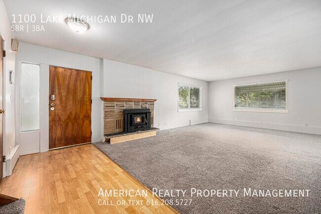 Photo - 1100 Lake Michigan Dr NW