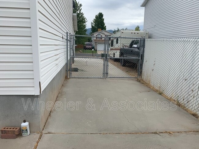1157 N 2675 W