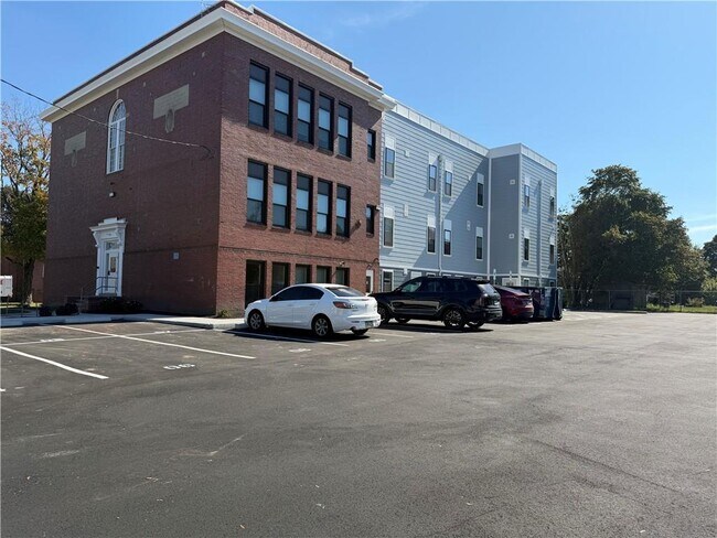 Photo - 1624 Lonsdale Ave Unit 204/304