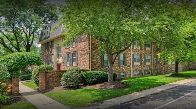 Photo - 2565 Riverside Dr Unit 3J