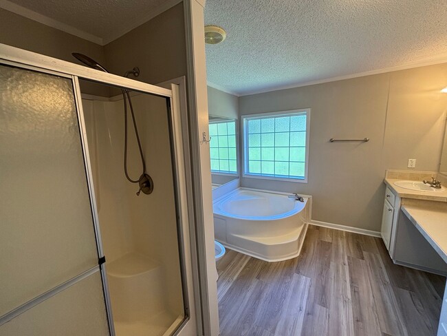 Photo - 1642 Oakwood Rd