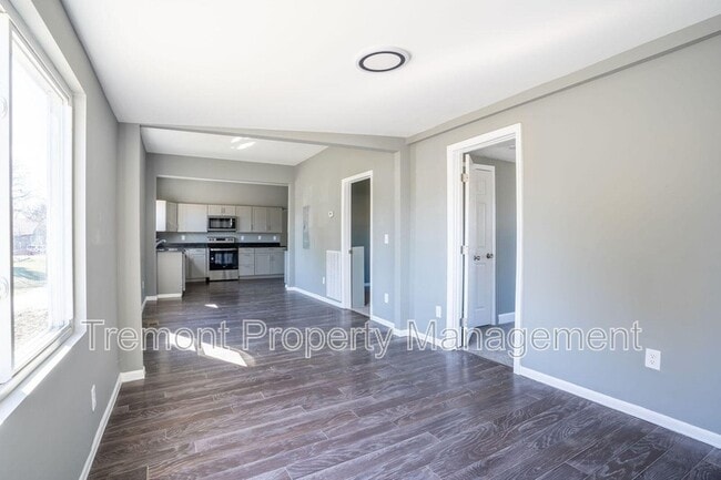 Photo - 50 W 25th St