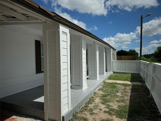 Photo - 101 S Lockhart St Unit A