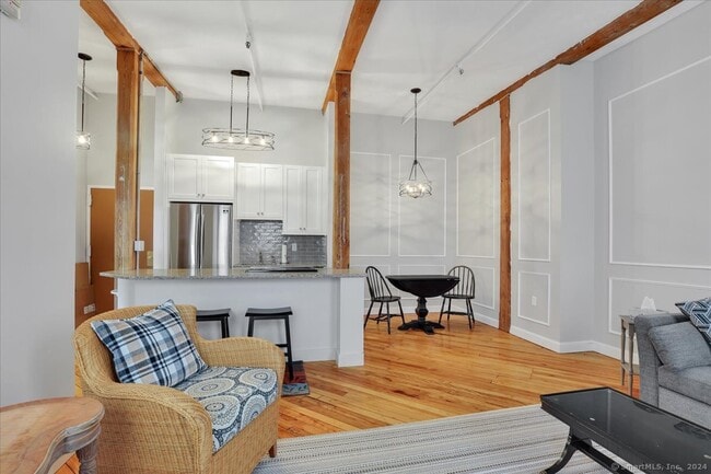 Photo - 222 Williams St E Unit 416