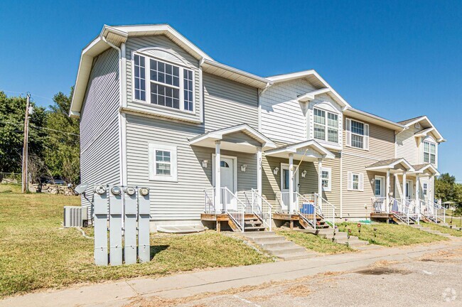 Building Photo - Fantastic two bedroom row house!