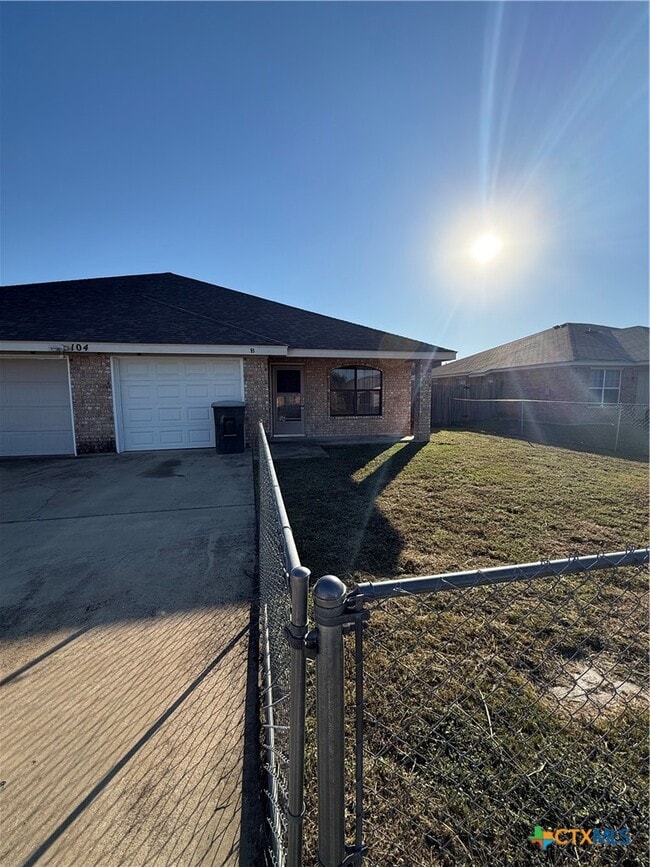 Building Photo - 104 Castellon Ct