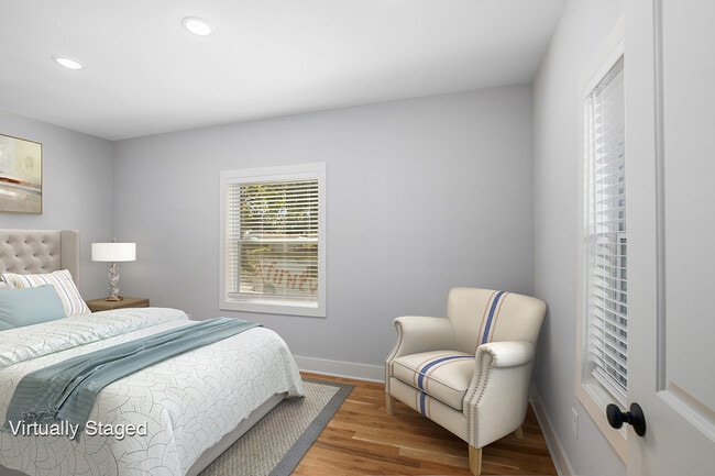 Photo - 1004 Diamond Ave NE