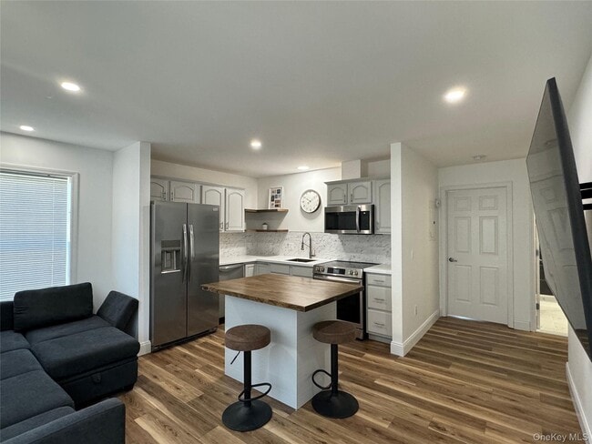 Building Photo - 1000 9th St Unit J70