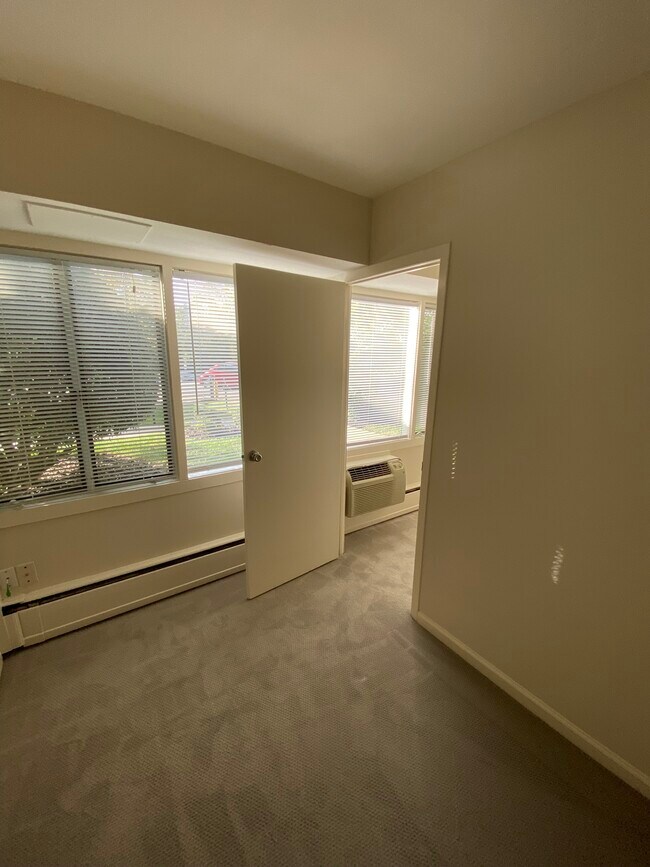 Photo - Westover Court Apartments
