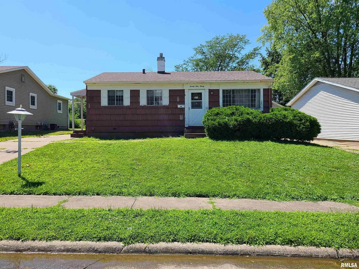 Cozy Three-Bedroom Bungalow in Davenport! - Cozy Three-Bedroom Bungalow in Davenport! Casa