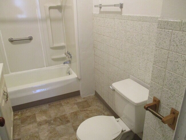 Photo - 484 Teece Ave