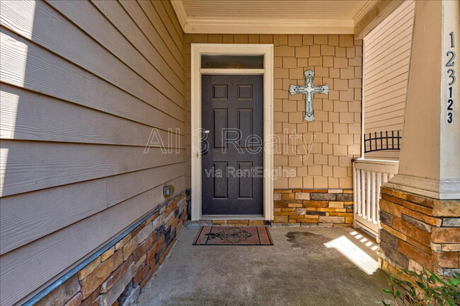 Photo - 123 Wellbrook Ct NE